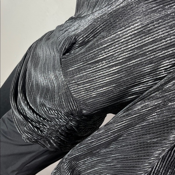 Express Blouse - Picture 7 of 8